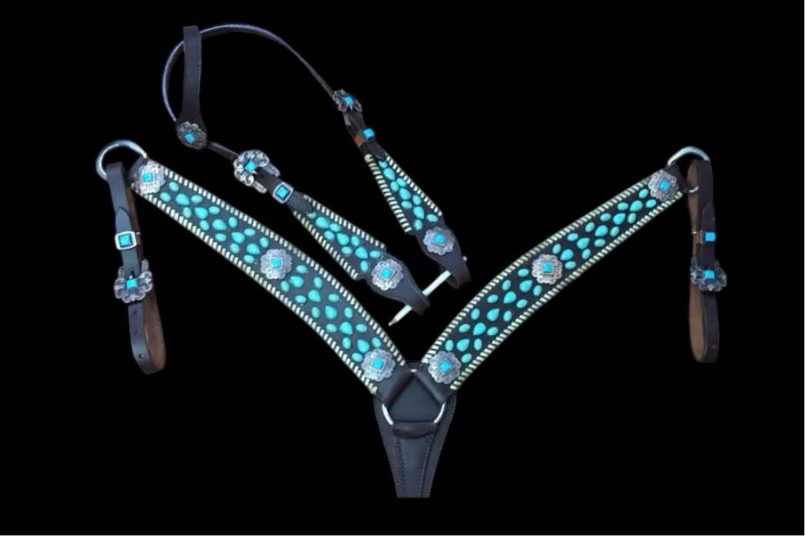 Turquoise stone set