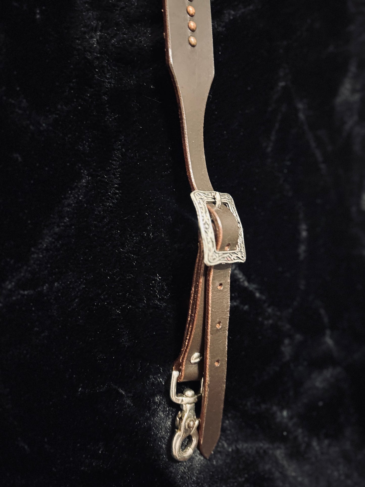 Simple and classy wither strap